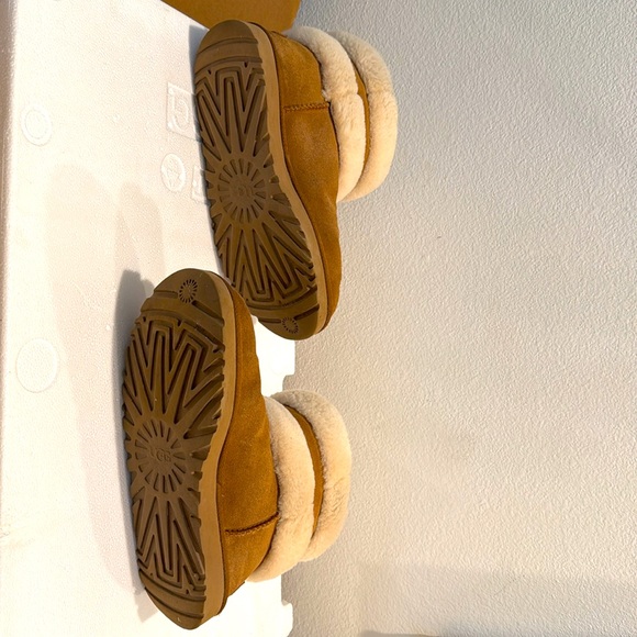 UGG Fluff Mini Belted still on website! - Picture 3 of 9